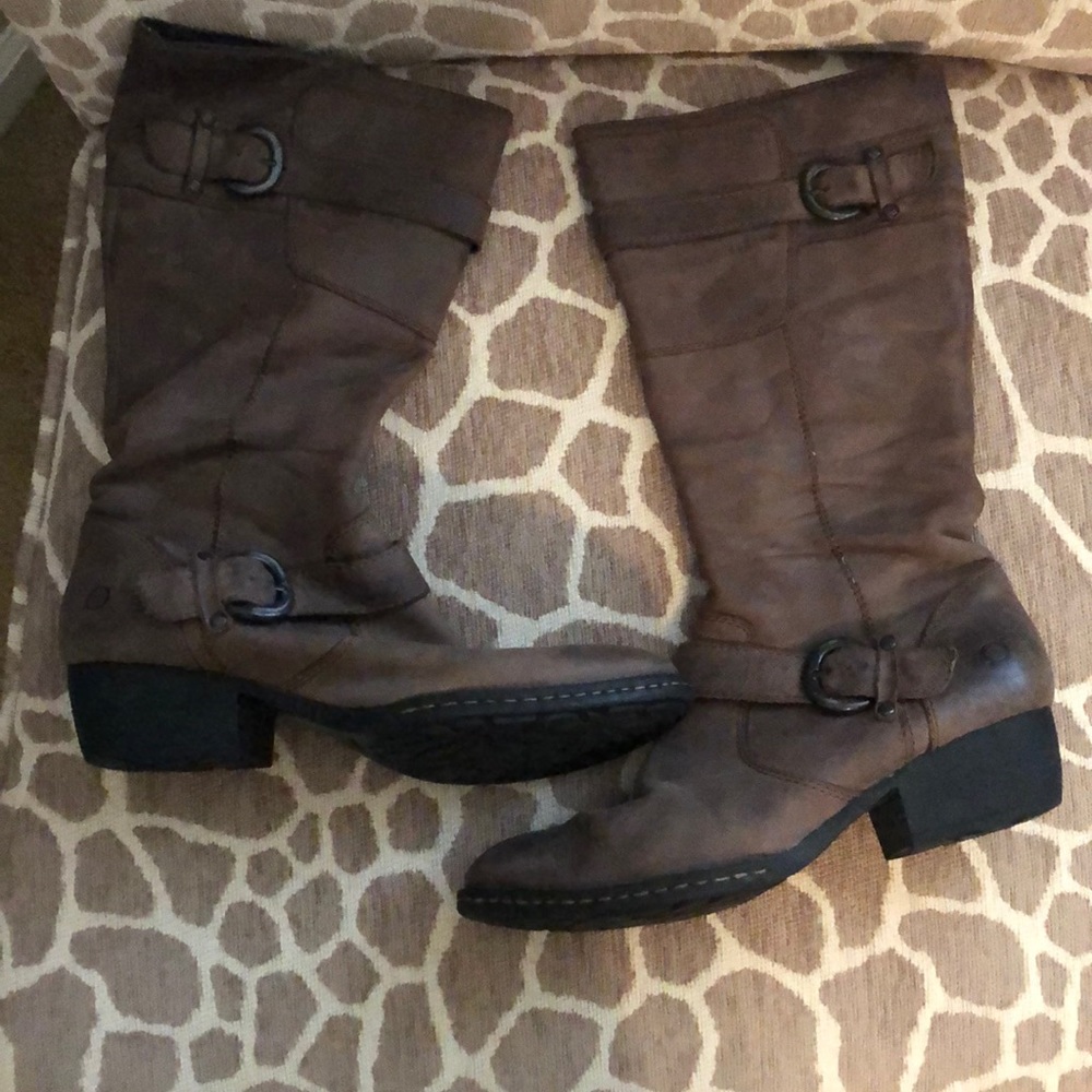 Gently used authentic leather Born boots size 9